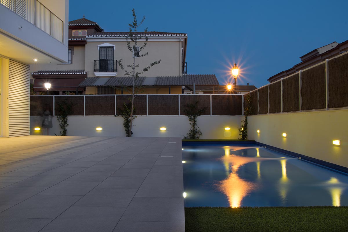 Vivienda con piscina nueva construida por Muntasil, empresa constructora en Granada